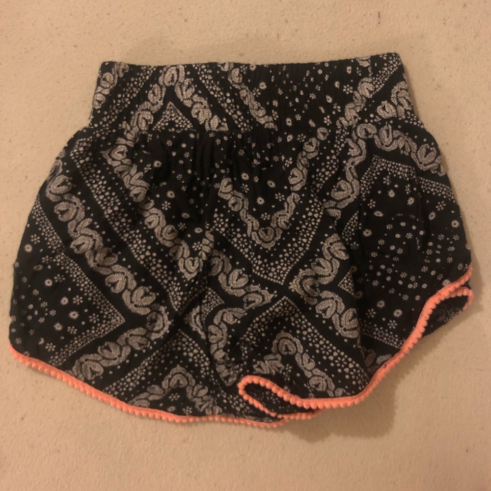 Shorts - Picture 3 of 3